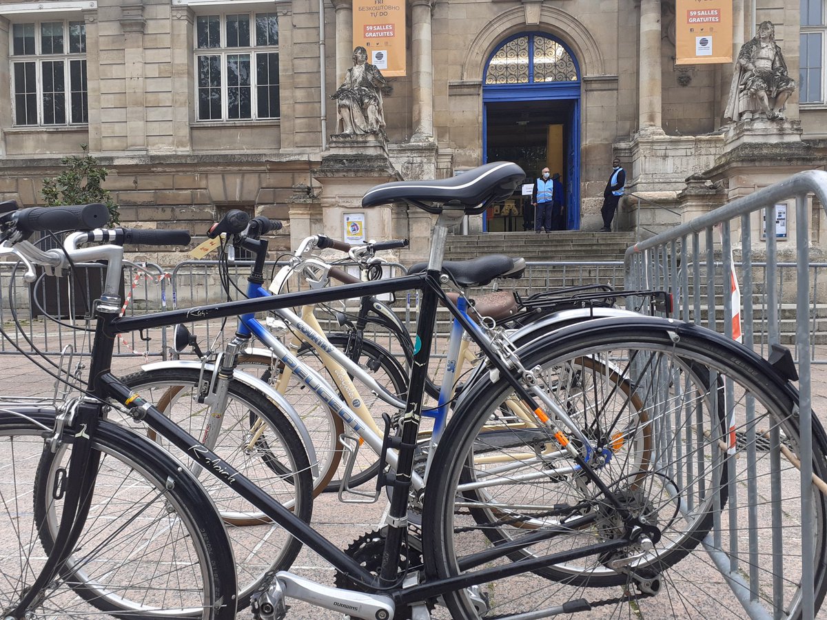 SabineRouenVelo's tweet photo. Venez esplanade Marcel Duchamp.
Déposez vos vélos à vendre jusqu'à 12h30.
Les premiers sont arrivés https://t.co/fpKtNdRVwi