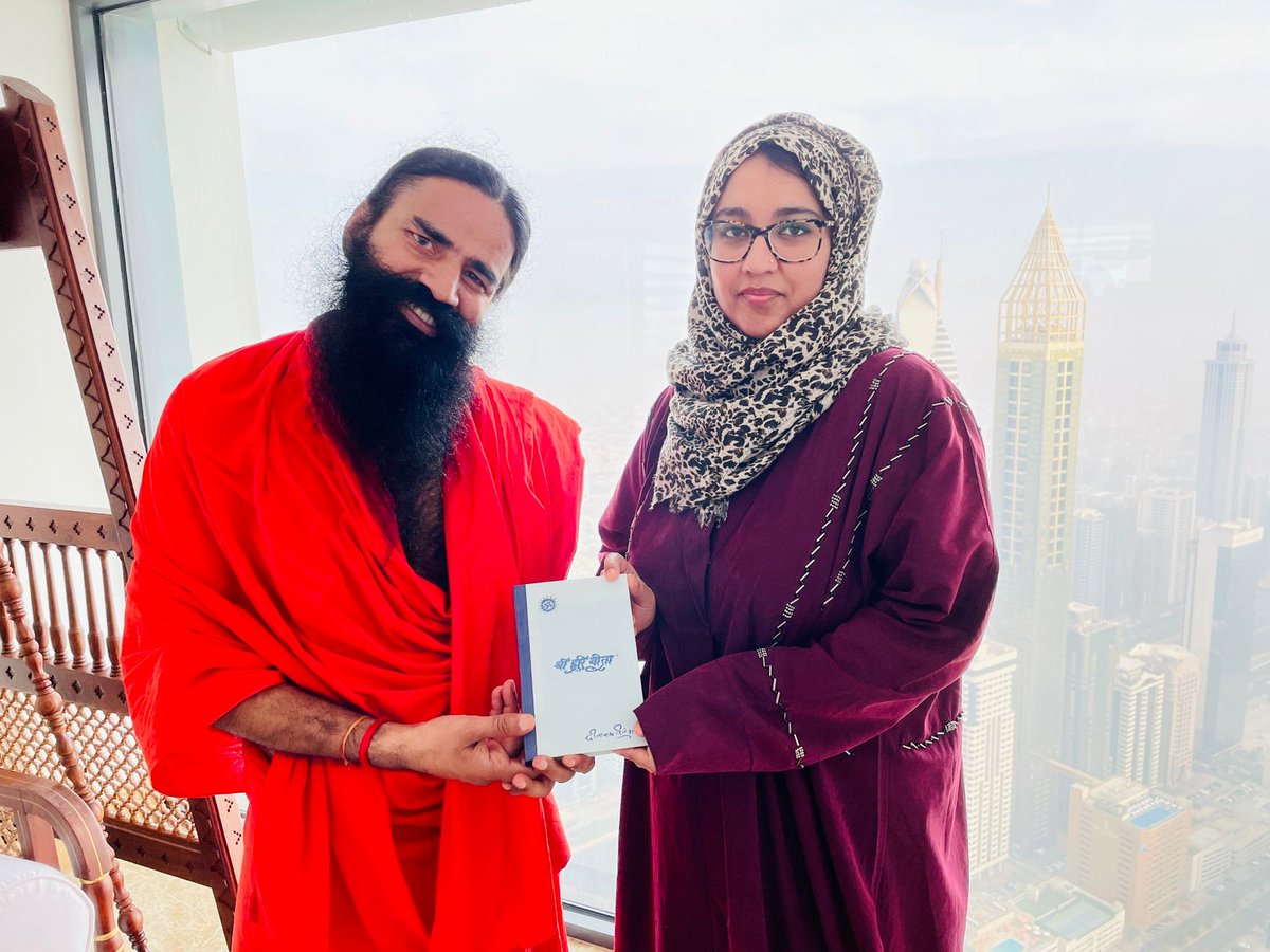 yogrishiramdev's tweet photo. आज दुबई में आदिल रिज़वान परिवार को रामायण व गीता भेंट की तथा सुबह दुबई से @indiatvnews पर लाइव योग प्रोग्राम किया। https://t.co/PBg2M6mnoX