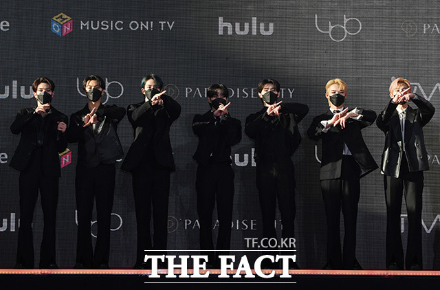 enhypenupdates's tweet photo. [PHOTO] 211002

ENHYPEN on today’s The Fact Music Awards 2021 Red Carpet!

(1/2)

ENHYPEN DIMENSION TO TMA 2021
#ENHYPENonTMA2021 #ENHYPEN #엔하이픈 
@ENHYPEN_members @ENHYPEN https://t.co/zYfNudH09n