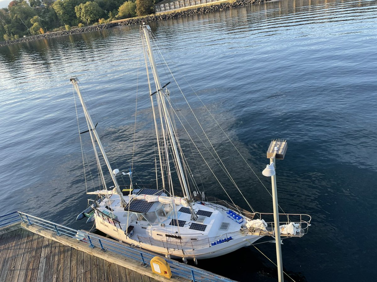 QweenKonkahz's tweet photo. Aloha we’re looking for crew on our 50’ Bruce Robert’s Custom Steel Spray. We are looking for those who would like to travel the world by ⛵️ sailboat. We will not be paying you to be crew. We want to share in the adventure an experience of sailing the world. If your interested PM https://t.co/7xRS1MtjKg