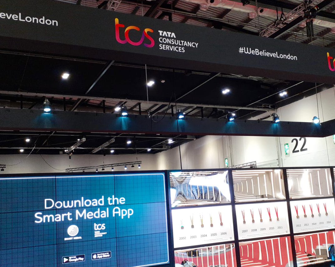 smart_medal's tweet photo. Participant in this year's #LondonMarathon? Make sure to check all 40 historic medals in the London Marathon Running Show, powered by @TCS_UKI and Smart Medal🏅#WeBelieveLondon https://t.co/g61hALm8QY
