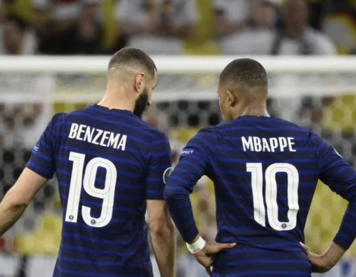elchiringuitotv's tweet photo. 😳¡Mucho OJO a BENZEMA!

⚪️"¿MBAPPÉ? Jugará en el REAL MADRID. Es sólo cuestión de TIEMPO".  (vía L'Equipe) https://t.co/Ex3uq07HzQ