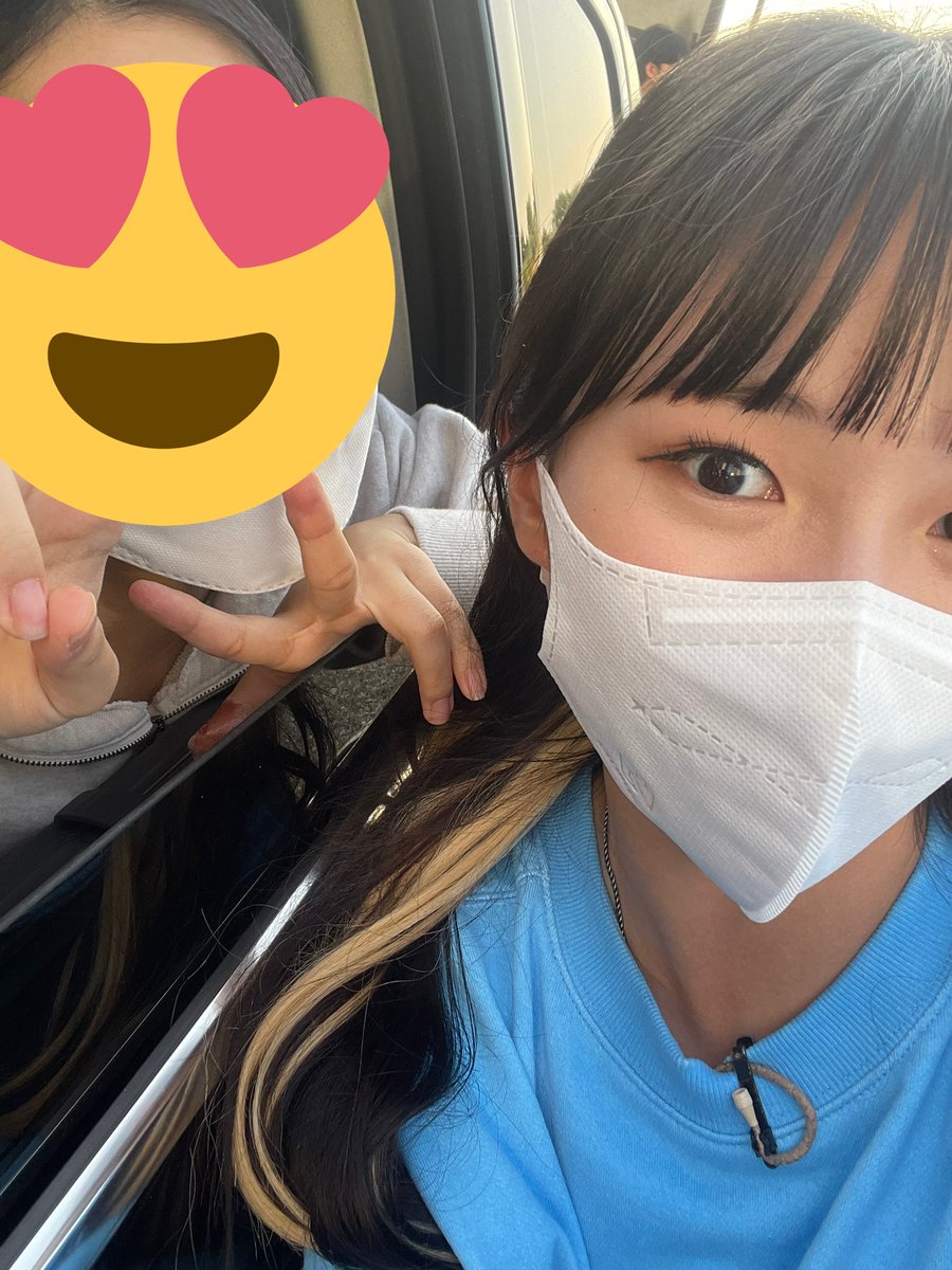 J_ging_'s tweet photo. 영은이랑 셀카 찍은 썰… 이거 키본카메라 입니다 눈이 엄청 큼 https://t.co/y1QjnzM9zp