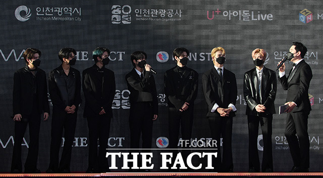 lovesjef's tweet photo. They are all exposing their foreheads
#ENHYPENonTMA2021 https://t.co/SQ75MbiJCS