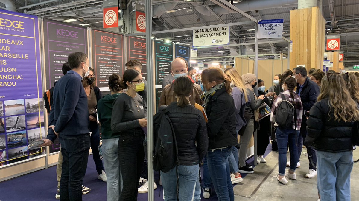 En place pour <a href="/letudiantsalon/">L'Etudiant Salons</a> Porte de Versailles à #Paris avec notre team d’ambassadeurs <a href="/KedgeBS/">KEDGE Business School</a> 🕺🏻