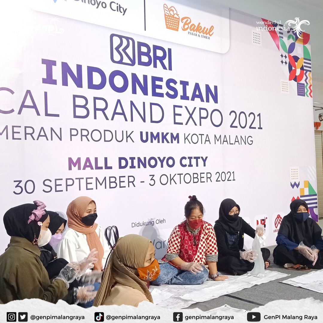 GenPImalangraya's tweet photo. Hallo #SobatGeMaR , Pameran produk UMKM Kota Malang yang mengambil tema Indonesian Local Brand Expo 2021, sukses digelar kemarin pada hari Jumat (1/10/2021) bertempat di Mall Dinoyo City.
#WonderfulIndonesia
#BanggaBuatanIndonesia
#GenPI https://t.co/gjlR6rPSuM