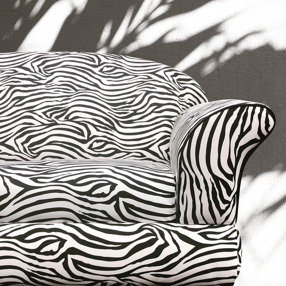 wesellsofas1's tweet photo. Our Safari Sofa, perfect for your guesthouse, game lodge or hotel. 🇿🇦
Selling for R10 000
Delivery can be arranged. 
Cape Town,South Africa
 #krugernationalpark   #tablemountain #stellenbosch #hermanus  #gamelodge #safari #capetown https://t.co/tZ5fR407Dy