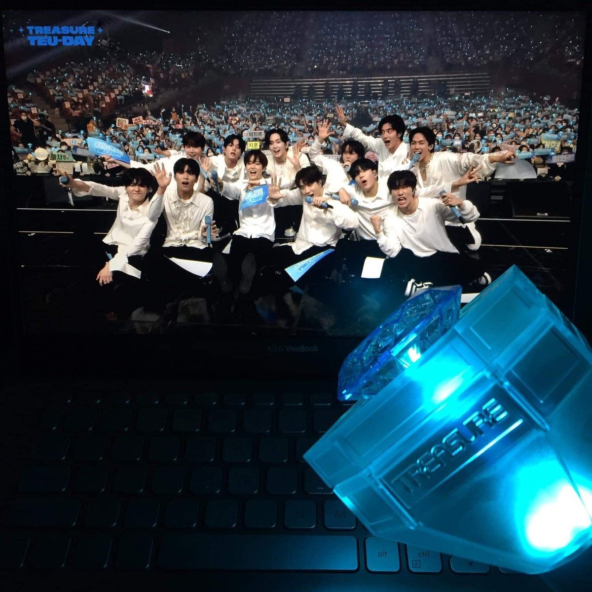 treasuretwts's tweet photo. photo time 🥺 @treasuremembers https://t.co/mhzaREb87K