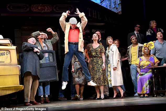 OfficialAshGray's tweet image. About last night…
What an amazing re-opening of @OFAHMusical. Felt so good to be back on Hookey Street! Well done Team and a big shout out to the incredible audience who made the night so special, including our first guest down the Nags Head…@idriselba.