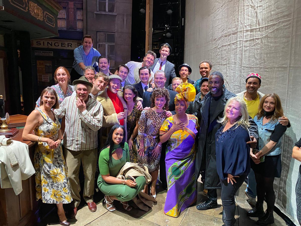 OfficialAshGray's tweet image. About last night…
What an amazing re-opening of @OFAHMusical. Felt so good to be back on Hookey Street! Well done Team and a big shout out to the incredible audience who made the night so special, including our first guest down the Nags Head…@idriselba.