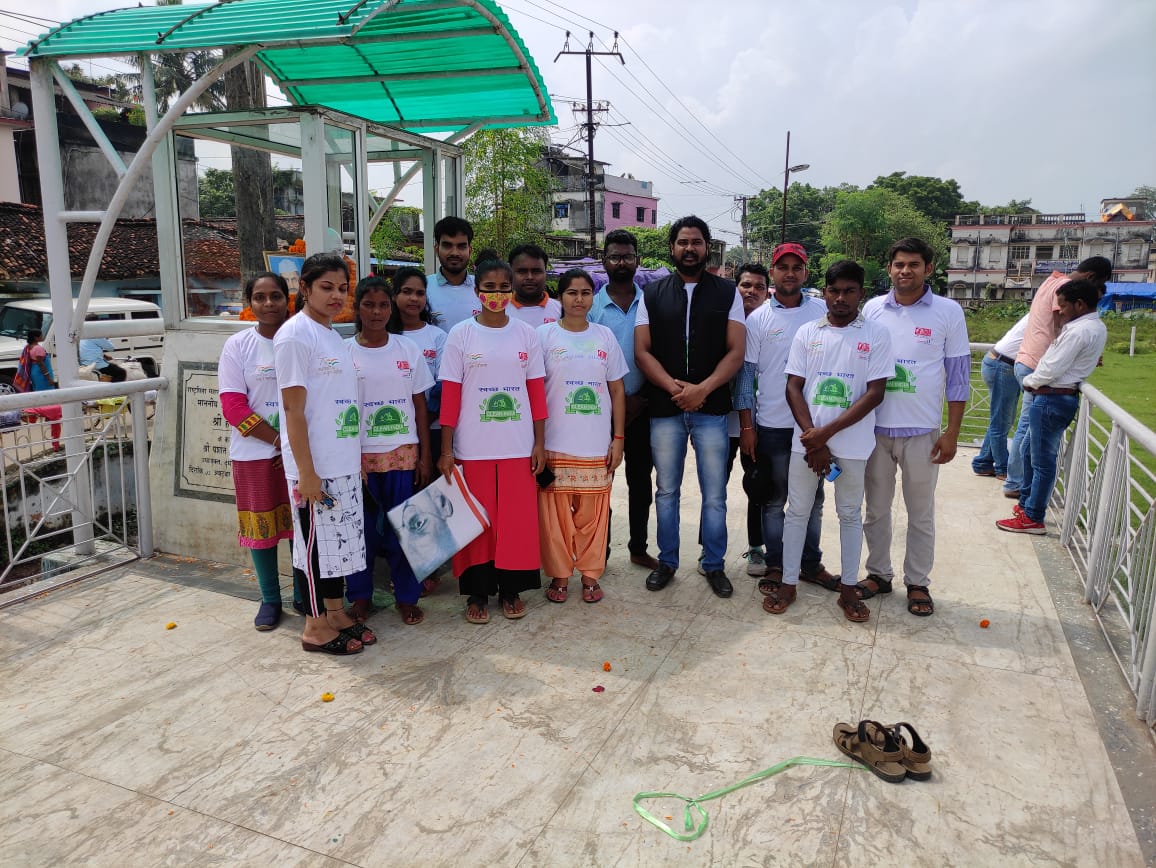 MYBharatHQ's tweet photo. #FitIndiaPloggingRun and collection of plastic waste as part of GandhiJayanti and ongoing CleanIndia Campaign by NYK Dumka, Jharkhand.

#CleanIndia 
@YASMinistry @ianuragthakur https://t.co/Q4CAu2kBq3