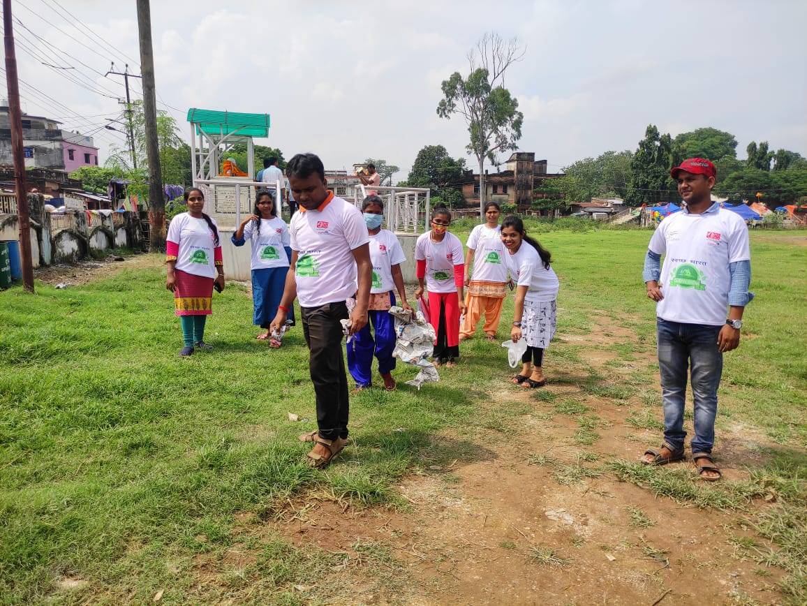 MYBharatHQ's tweet photo. #FitIndiaPloggingRun and collection of plastic waste as part of GandhiJayanti and ongoing CleanIndia Campaign by NYK Dumka, Jharkhand.

#CleanIndia 
@YASMinistry @ianuragthakur https://t.co/Q4CAu2kBq3