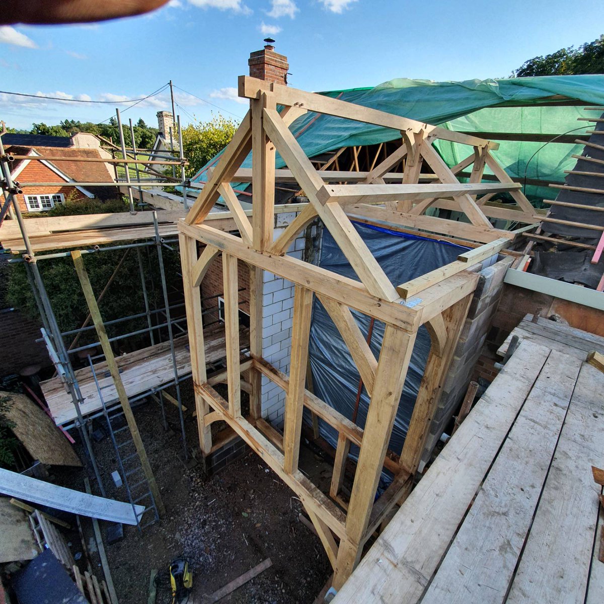 simply_oak's tweet photo. We are really proud to see this frame installed this week. A couple of challenges we had to overcome but the final frame in our opinion is stunning 

#ukoak #simplyoak #oakframe #frameddesign #oakjoinery https://t.co/3BZWilT6aT