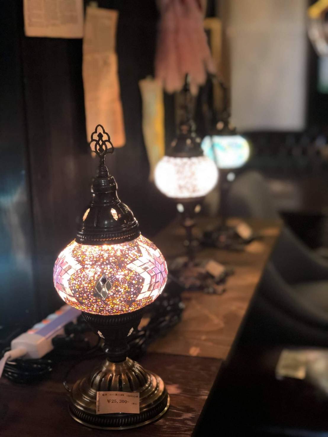 電気のキューケンシステム 京都の有限会社ウェリントン様に当社商品納品させていただきました アンティーク家具とマッチしていていい雰囲気だと思います ありがとうございます ウェリントン様 T Co 9jakedjv8g 当社照明ランプ T Co