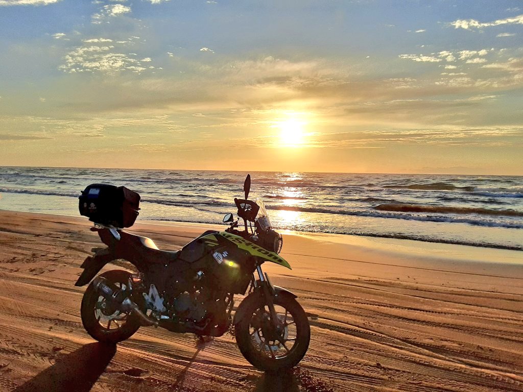 VTZ2505's tweet photo. 最高だああああ
排気量もメーカーも関係なく
楽しい雰囲気が最高だああああ

#SSTR2021 https://t.co/EsD4pzWjmP