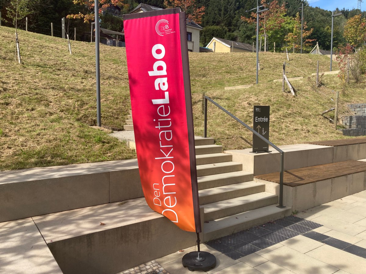 DemocraWHAT?

Come by and explore democracy in the interactive ZPB exhibition.

Always on Saturdays and Sundays from 14:00-18:00 and during the school holidays (02.11-04.11) from 14:00-18:00.

Free admission!

#ZpB #democratie #lesc #clierf