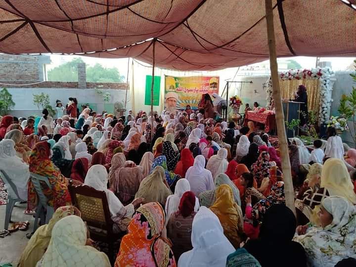 #سیدہ_زینب_کانفرنس : بصیرپور
نظامتِ دعوت و تربیت منہاج القرآن ویمن لیگ بصیر پور  کے زیر اہتمام سیدہ زینب سلام اللہ علیھا کانفرنس کا اہتمام کیا گیا۔ جس میں کثیر تعداد میں خواتین نے شرکت کی۔ محترمہ ام حبیبہ اسماعیل (زونل نگران سینٹرل پنجاب بی) نے خصوصی شرکت کی اور خطاب کیا۔