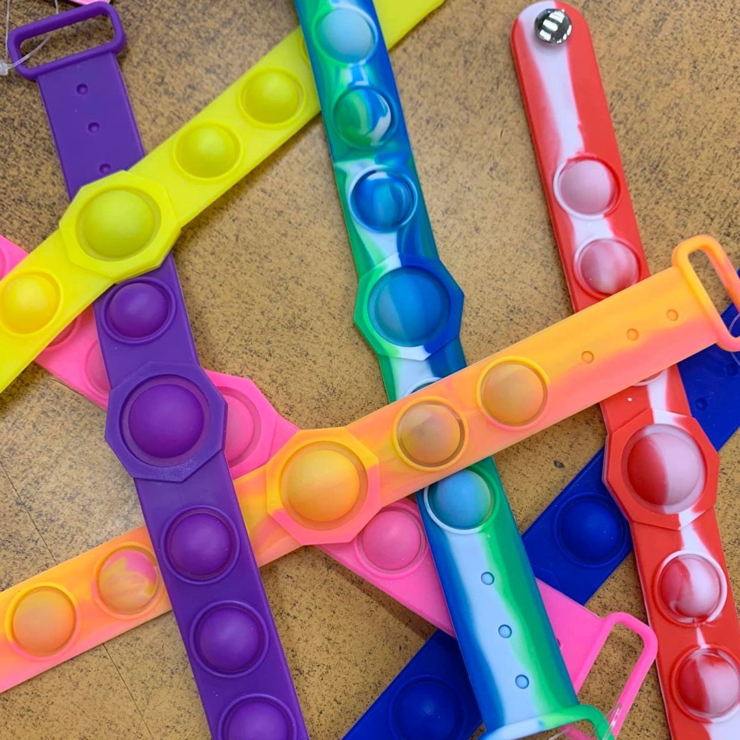 Take your pops with you wherever you go. 👍🏻 Pop-Pop Bracelets  just £1 each in store now at Toytown!  #popit