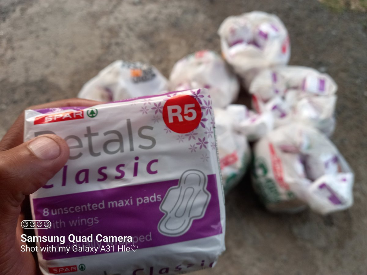 Hlihle_'s tweet photo. MEN BUY PADS♡

My Aim Is To Assist Young Girls With Sanitary Pads❤..
A Pack Of Pads Is R5 At Spar✌
If Anyone Is Kind Enough To Donate Please DM Me😊🙏..
Thank You So Much For Contributing Iseza☺👊🙌
Let's Make It Happen ✊
#endperiodpoverty 
#paddrive https://t.co/pwWxR3Zil1
