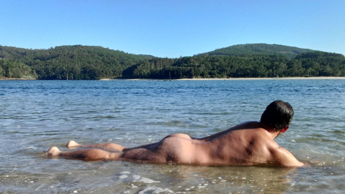 nakedbodyworld's tweet photo. Is there a better place to enjoy some time naked than the beach?
#nudesunbathing ❤🌊#nudeisart
#nudefreedom
#malenude #nudeoutdoors #nudism #nudist #nudistworld #NBWphotos #nakedbody
#nudeinnature #Beachlife #tanning #nakedoutdoors 
#nudistbeach #nudeatthebeach #nakedbathing https://t.co/kFRLsdeT7T