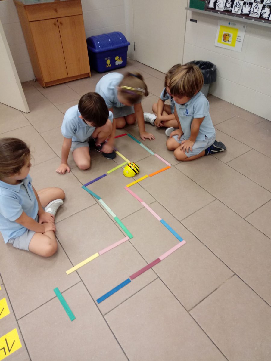 carmelitestgn's tweet photo. #PAVC A P5 hem iniciat els racons matemàtics amb molt entusiasme!Aprenem amb el joc.
#somifemescola
#aprenemfent
#viucarmelites https://t.co/Nx7Wdx2ZqR