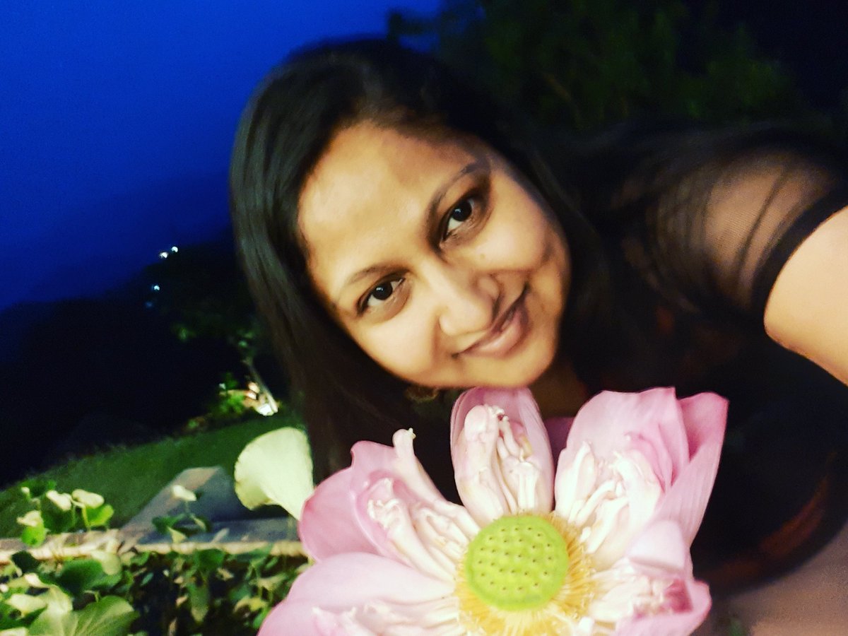 NelumSubhashini's tweet photo. .
The true secret of happiness lies in taking a genuine interest in all the details of daily life.
.
#life #love #happiness #mylife #myday #lotus #flowerlovers #evening #peaceofmind #family #timeformemories #selfielovers #nature #naturephotography https://t.co/smGQQNDmz4