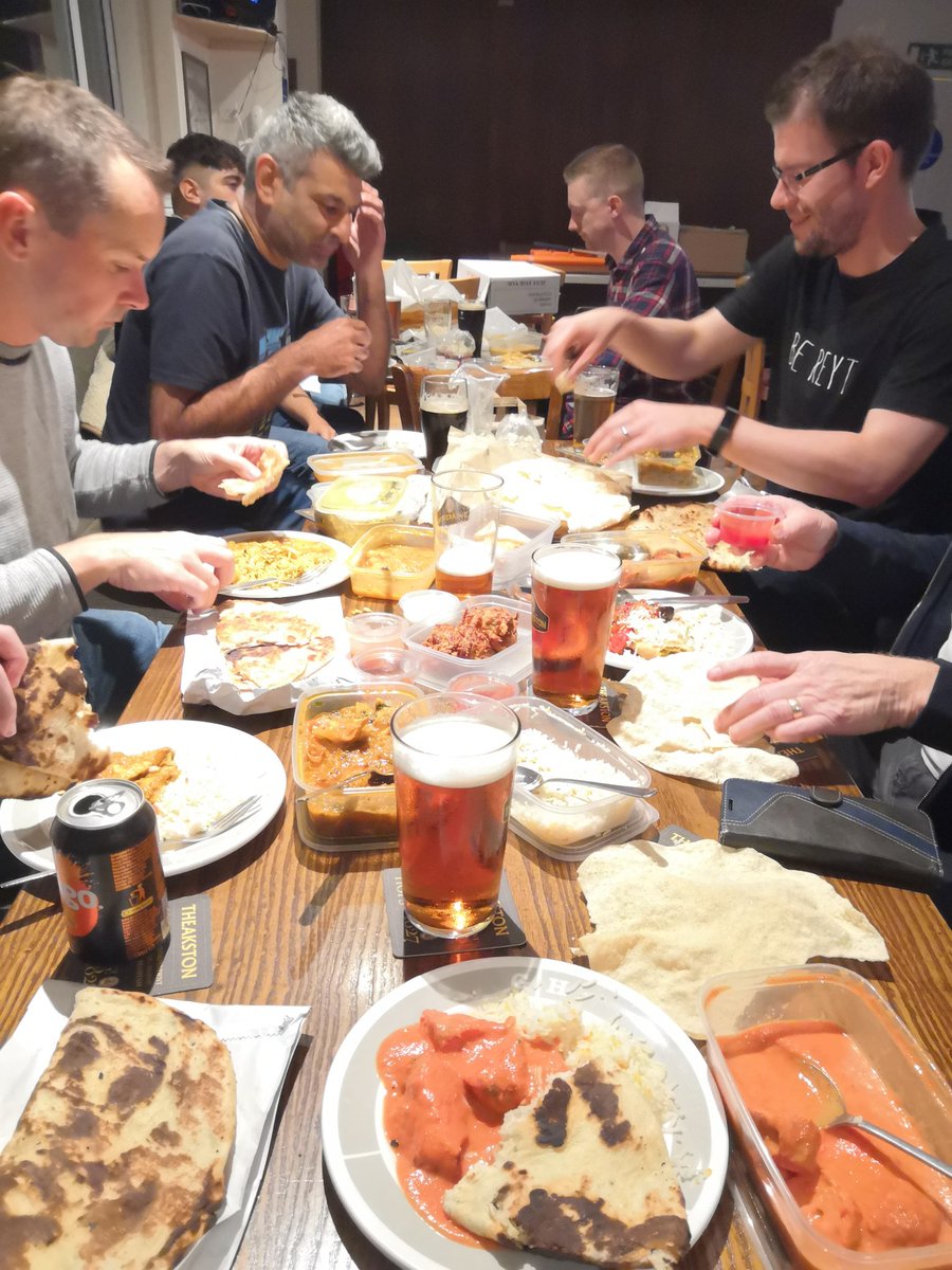 Great night up <a href="/HollinsendMCC/">Hollinsend MCC</a> with the 3rd team guys. 🙌🍻🍛