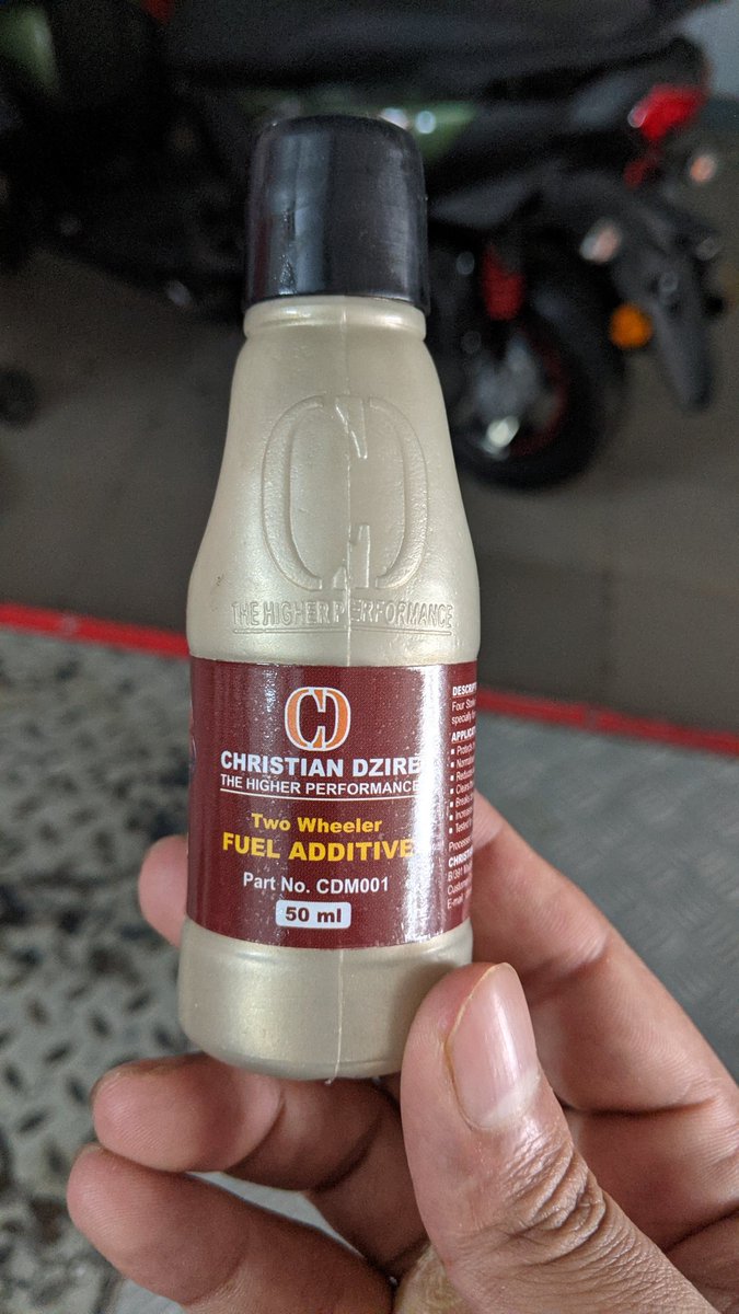gauravgameon's tweet photo. @India_Yamaha is this the recommend brand(photo attached) from you. Coz this is what the put in my r15 (petrol tank) today while servicing. Also they added something of same brand along with yamalube. https://t.co/GxVfkxU3bo