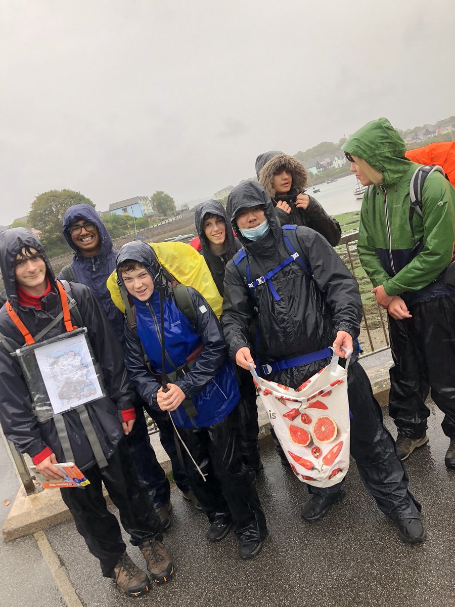 Bronze expedition day 1. This group’s aim is to find litter. 45 mins in and already filled two bags! Great job 👏 <a href="/DofE/">The Duke of Edinburgh’s Award</a> <a href="/DofESouthWest/">DofE South West</a>