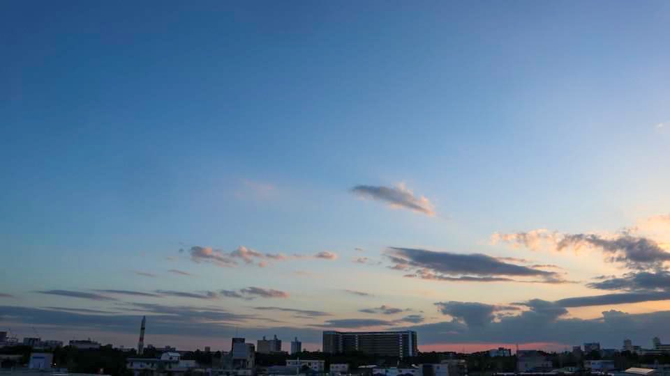 kasokukitearoom's tweet photo. .　   

　　薄明の美しき色づき

         薄明光線も出まくり

.
         
　　   日没 17時22分

　　  2021年10月2日
.

#10月2日 #夕焼け #夕方 #夕暮れ #天気の図鑑 #雲の教室 #雲を愛する技術 #グラデーション #イマソラ #写真 #雲 #薄明光線 #空 #土曜日 #a2021 #a1002
. https://t.co/VWG8aHSNbg