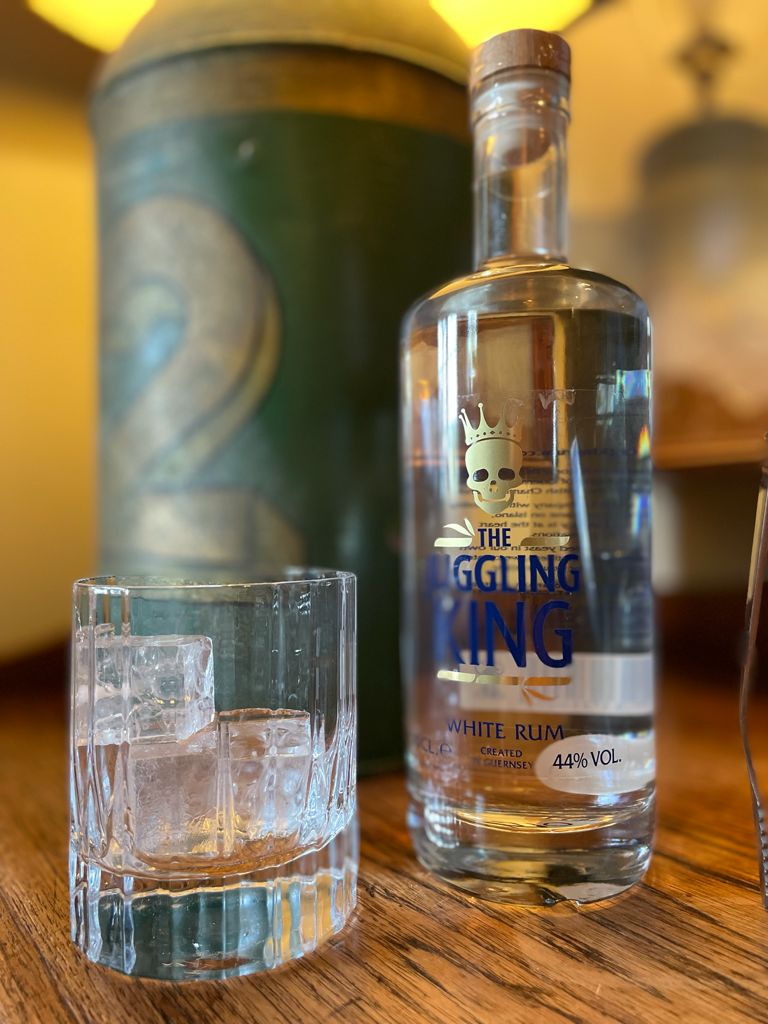 TheJugglingKing's tweet photo. How will you be having yours this evening? 

#chinchinjugglingking
https://t.co/G2cOdBPOmZ https://t.co/PnqBENTJiZ