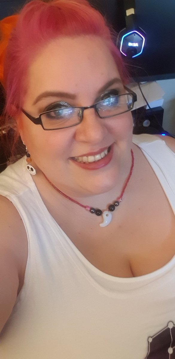 kaytianna's tweet photo. Going to Devon Comic Con today. If you see me come say hi!! #devoncomiccon https://t.co/O9QnBM6YmC