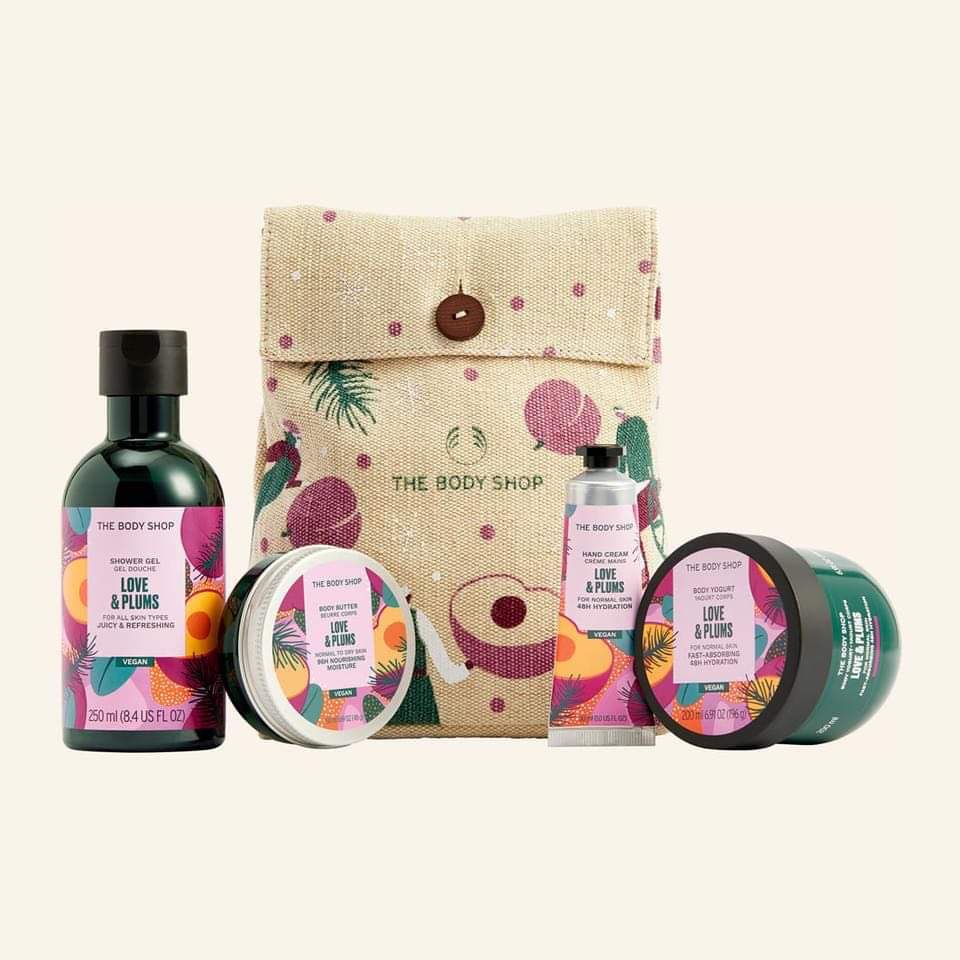 Our beautiful Christmas gifts sets this is one of three Christmas scents they smell amazing 
Did you know our Christmas catalogue has scratch a sniff x🎄🎁