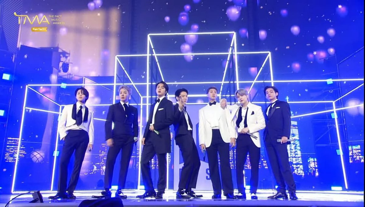 BtsHybe's tweet photo. ganaron
 ARTISTA MAS VOTADO
 POPULARIDAD IDOL
ARTISTA DEL AÑO
ARTISTA DEL PUBLICO
Y  DAESANG(Gran premio)
 Total 5 premios
[el ultimo es como artista record con  mas premios ganados(57 en total)
 x 4 años consecutivos https://t.co/BUYw2OOYwu