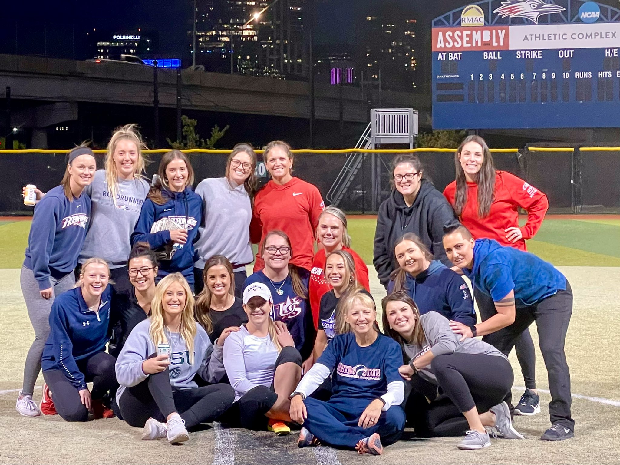 Msu Denver Softball Thank You To All Of Our Alums Who Came Out Last Night It S Always A Fun Time To Welcome Back Our Roadies To The Field Roadiessb Getrowdy