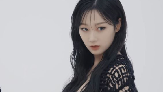 eriuchinxga's tweet photo. 𝐑𝐎𝐋 — 𝐒𝐨... 𝐈'𝐦 𝐲𝐨𝐮𝐫 𝐠𝐢𝐫𝐥𝐟𝐫𝐢𝐞𝐧𝐝 𝐭𝐡𝐢𝐬 𝐰𝐞𝐞𝐤𝐞𝐧𝐝 𝐰𝐡𝐞𝐧 𝐰𝐞 𝐚𝐫𝐞 𝐛𝐚𝐫𝐞𝐥𝐲 𝐟𝐫𝐢𝐞𝐧𝐝𝐬 https://t.co/WE17c8LavT
