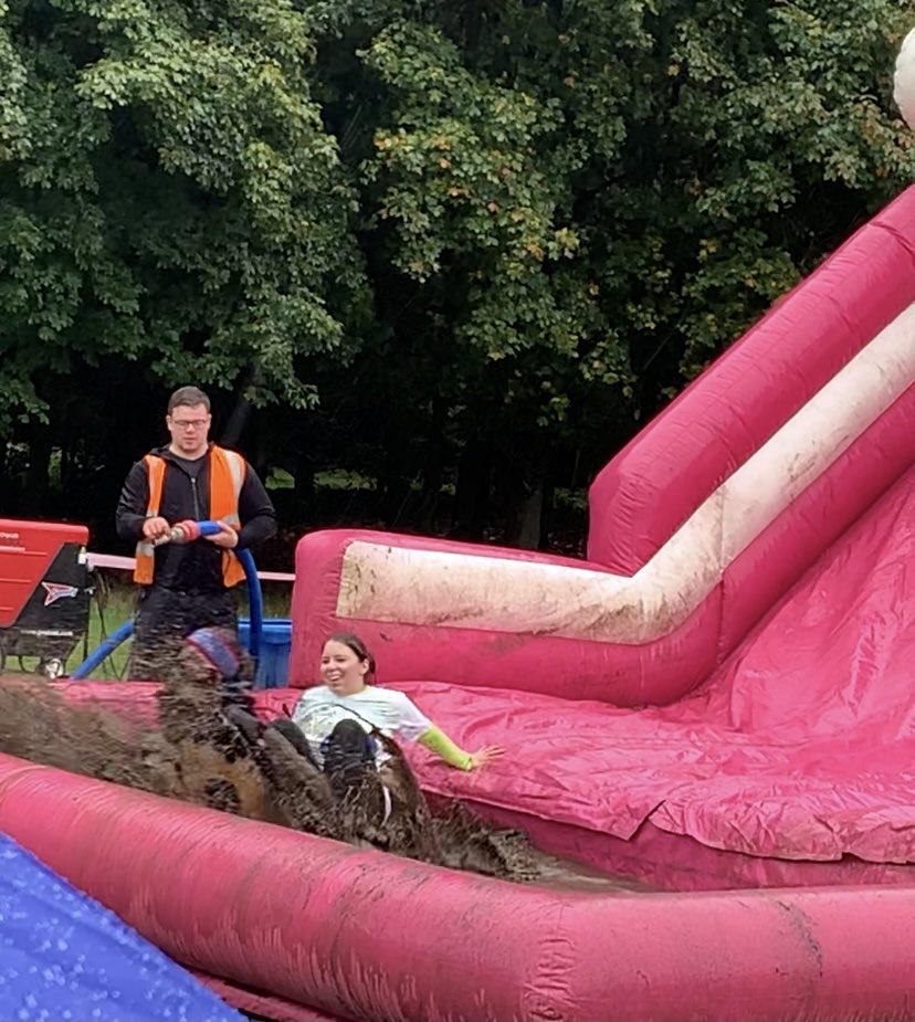 AndykatieG's tweet photo. Great day at ⁦@tatton_park⁩  doing #RaceForLife Pretty Muddy and Raising money for Cancer Research ⁦⁦@CR_UK⁩ It also meant the ⁦@GMMH_NHS⁩ Trafford Psychology T-shirt got another outing! 😀☔️🏃🏼‍♀️ https://t.co/2D0WqXvbfm