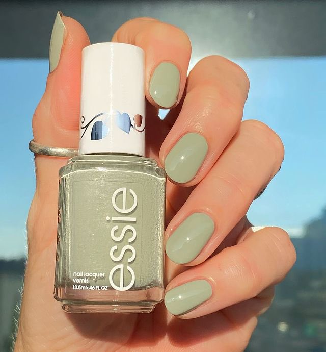 essie's tweet photo. @livwithbiv is giving us that fresh mani feeling in shade #beleafinyourself✨ https://t.co/8UffUr0VY2