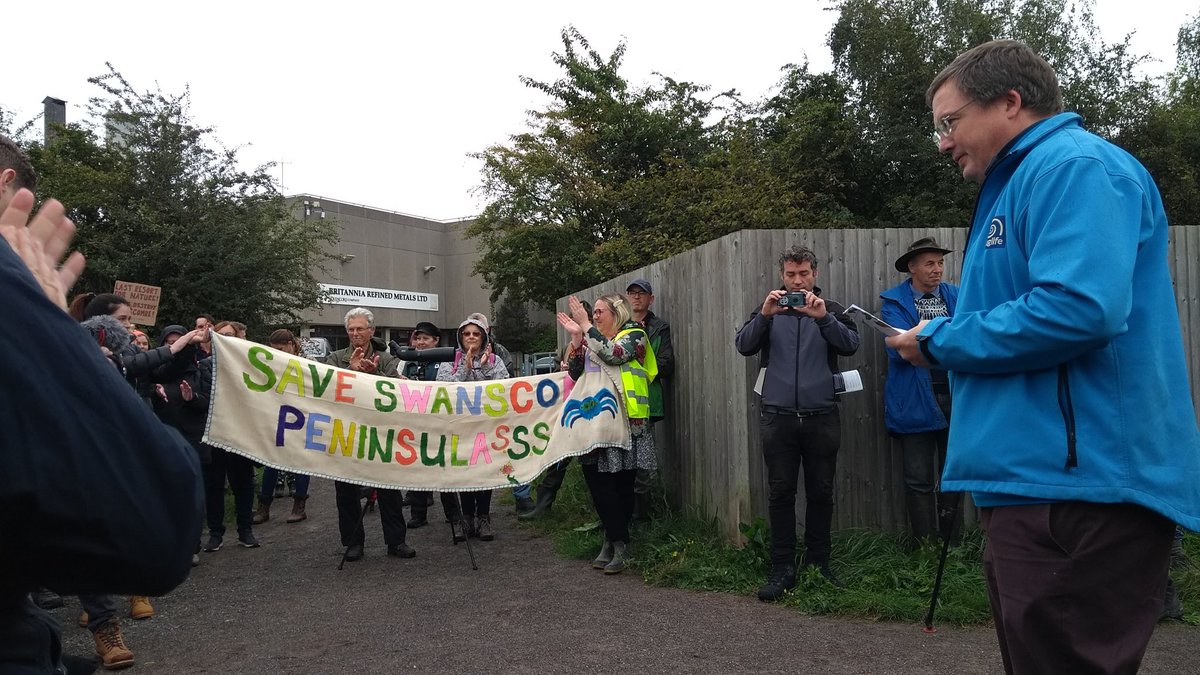 Fabulous morning supporting the #SaveSwanscombe rally with @sspcampaign @Buzz_dont_tweet @KentWildlife @CPREKent & @RSPBEngland. Rousing speeches by @MattEAShardlow @zimmer_donna @Laura_Edie8 @BarryWright12 @Julia_Hunt_KWT and more.
