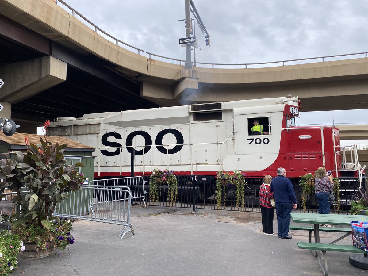 MNRailNotes's tweet photo. Just arrived at @duluthtrains and Soo Line 700, a GP30, will be the locomotive powering our train. #SooLine https://t.co/GHSzJcB55k