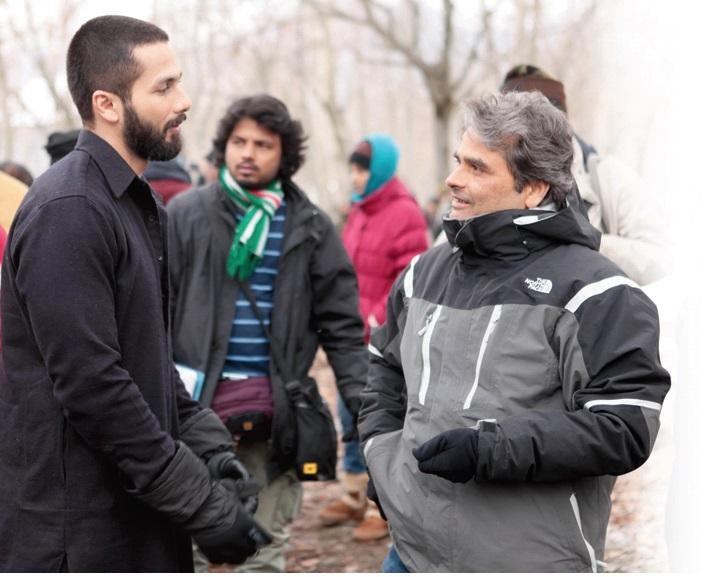 shahidkapoor's tweet photo. To be or not to be. An actor or a star. Looking outside or deep within. To find meaning or be meaningless. To dare or to submit. To hold on or to let go. The many questions an actor faces at a critical juncture in his journey of choosing who he decides to be... (1/2) https://t.co/VS5jNCGk7T