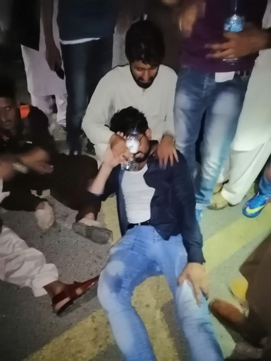 AamerGorsi's tweet image. Many MDCAT Students in protest have been injured and arrested near PM HOUSE.
@ImranKhanPTI 
#WeRejectPmcMdcatTest2021