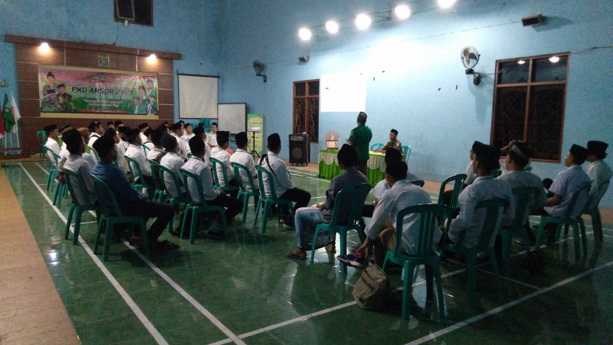 pcgpansordemak's tweet photo. Terciptanya kader Ansor yang loyal, solid dan berdedikasi tinggi adalah tema yang diusung PAC GP Ansor Gajah Demak dalam acara PKD yang diikuti 80 peserta selama 2 hari 02-03 Oktober 2021 di MTs Nurul Ulum Tanjunganyar. 
#AnsorBanserDemakHebatBermartabat https://t.co/T14AbTI1Go