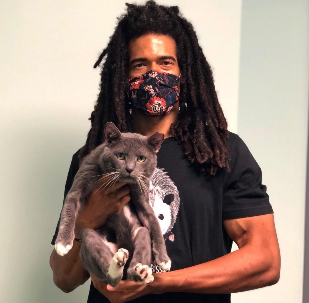 SFRupdates's tweet photo. #CATURDAY!
It's not album promo if there's a cat in the photo.
But, while we're here...
Stream #TimeIsThePrice from @BlackLiq x @Mopes_SFR wherever you listen to 🎶
Check out the video for #Endtro + pre-order exclusive T-Shirts & 7-Inch Records at https://t.co/4ZgZpa1JBz! https://t.co/XksvnT9cNN