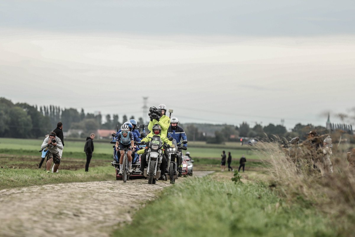 British Cycle Sport (@velouk) on Twitter photo Lizzie Does it!!!
More history making rides today, this time <a href="/lizziedeignan/">Lizzie Deignan</a> , wearing number 13, not worrying about having mitts on her hands, conquered the cobbles of Roubaix to win the first ever edition of Paris-Roubaix for women - solo. #YorkshireClass Lizzie Does it!!!
More history making rides today, this time <a href="/lizziedeignan/">Lizzie Deignan</a> , wearing number 13, not worrying about having mitts on her hands, conquered the cobbles of Roubaix to win the first ever edition of Paris-Roubaix for women - solo. #YorkshireClass