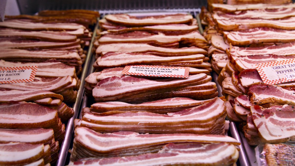 abc15's tweet image. Bacon prices are the highest they&apos;ve been in 40 years, and it may be months before they come down bit.ly/3l2ApY5 #abc15