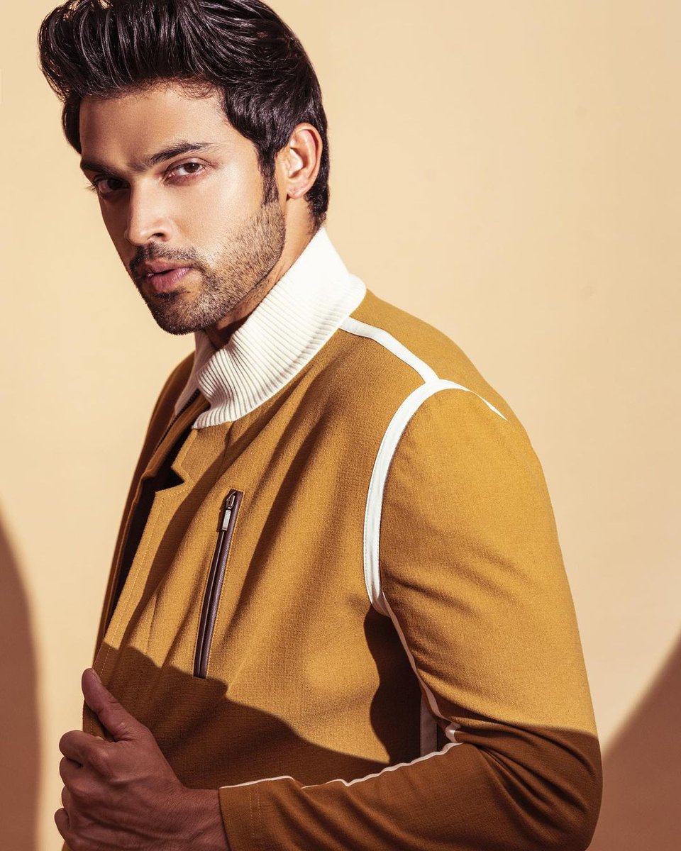 starsxfirefly's tweet photo. These photo scream PERFECTION 😭🤍
He look so good and not to forget that sharp jawline 🥵😩❤
#ParthSamthaan https://t.co/R0uLuCLm9V