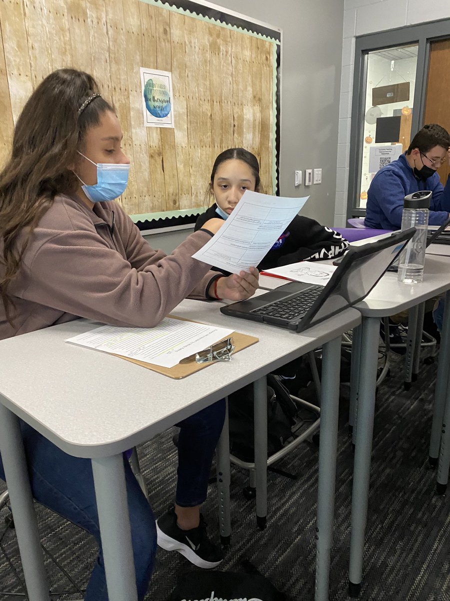 mrstHC's tweet photo. Loved watching & listening to my Wolves discuss the memoirs they chose to read this week! #schk12 #HCWolves https://t.co/X0GdbqpCRq