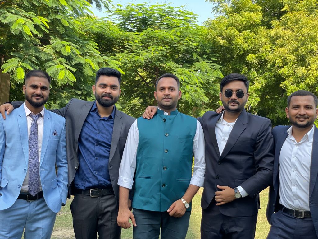 DeepakB03565932's tweet photo. आज बहुत दिनों बाद यारों से मुलाकात हुई https://t.co/Jrq6c2mKJV