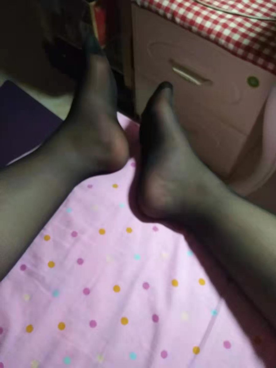 ebrbuxhdb's tweet photo. 强烈推荐的高三妹子，肉jio简直绝了，这双已被老客户订走，还有更多款式！
#学生 #高三 #原味 #原味袜子 #臭袜子 #恋足 #恋物癖 #恋袜癖 #打胶 https://t.co/boyjUta1HE